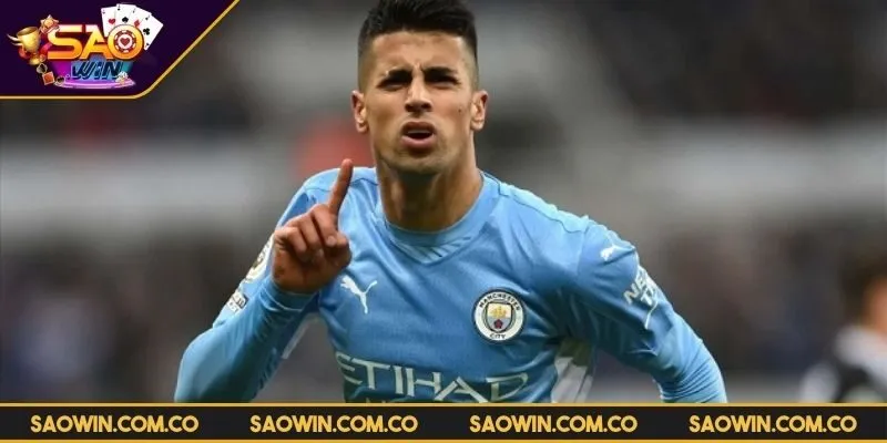 hau-ve-canh-trai-hay-nhat-the-gioi-joao-cancelo